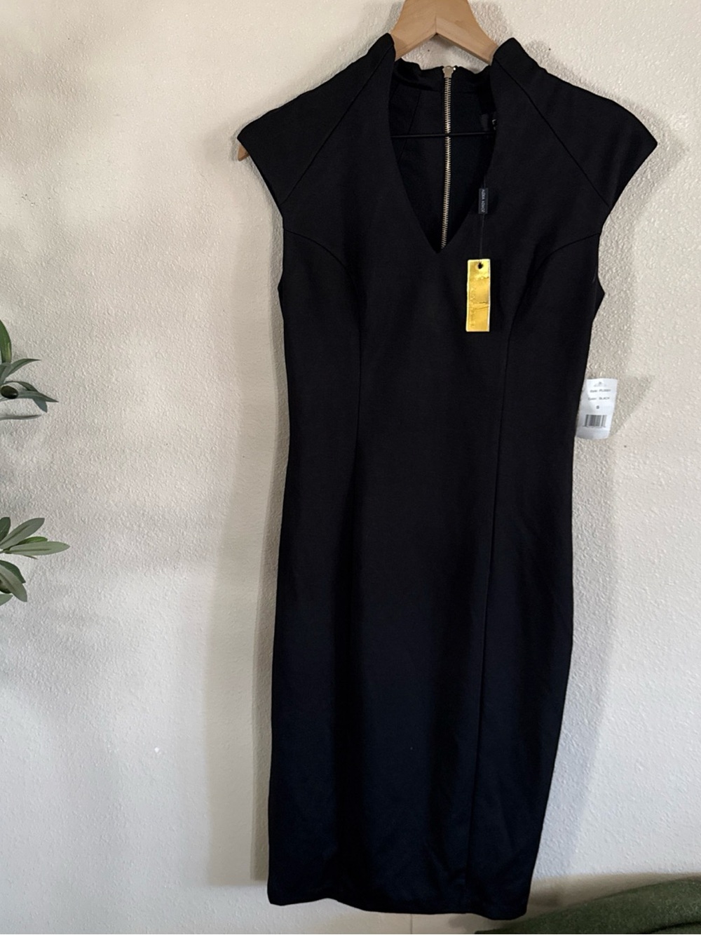 Alexia Admor Black Cap-Sleeve Midi Sheath Dress